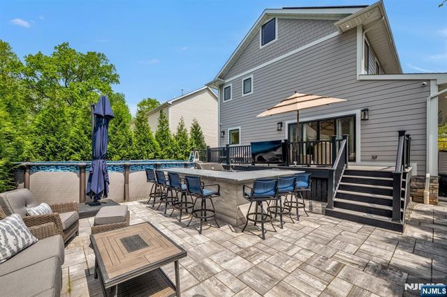 230 Park Avenue, Teaneck, NJ 07666