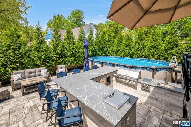 230 Park Avenue, Teaneck, NJ 07666