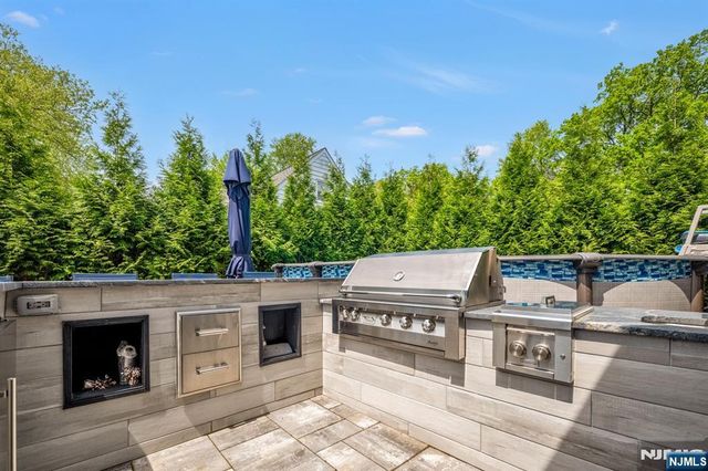 230 Park Avenue, Teaneck, NJ 07666
