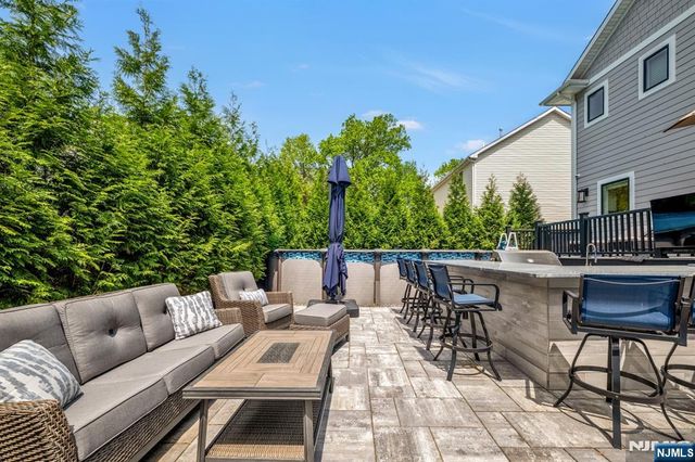 230 Park Avenue, Teaneck, NJ 07666