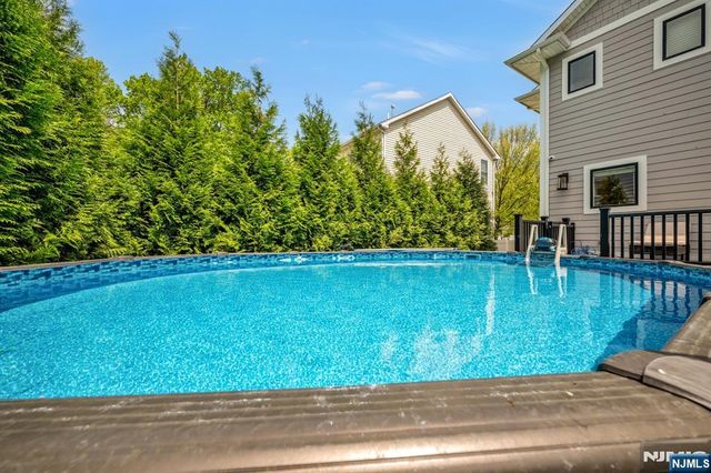 230 Park Avenue, Teaneck, NJ 07666