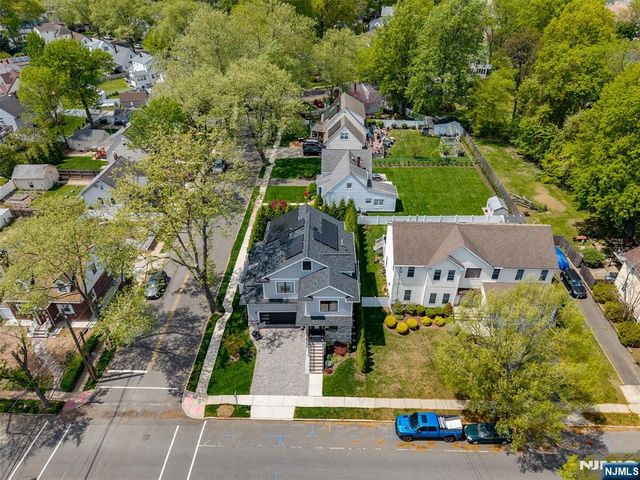 230 Park Avenue, Teaneck, NJ 07666