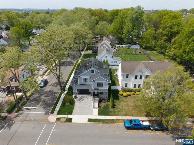 230 Park Avenue, Teaneck, NJ 07666
