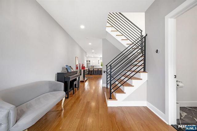 230 Park Avenue, Teaneck, NJ 07666