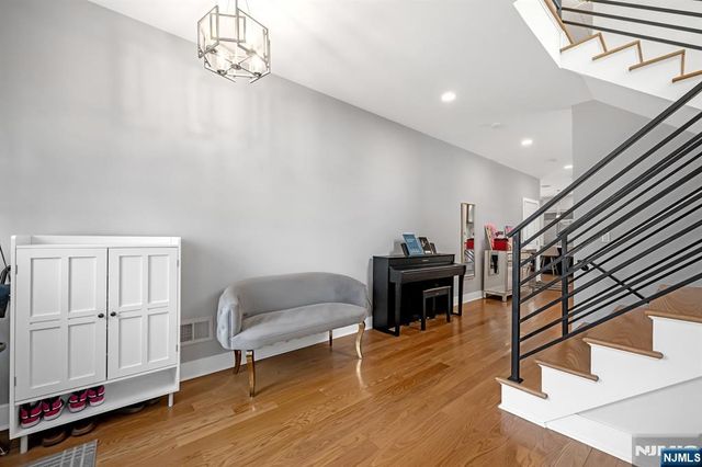 230 Park Avenue, Teaneck, NJ 07666
