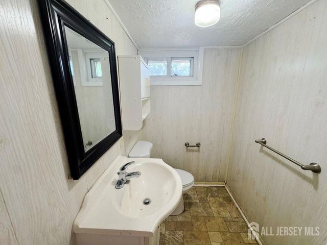 884 Sylvia Place, Woodbridge Proper, NJ 07095