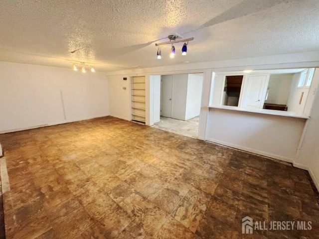 884 Sylvia Place, Woodbridge Proper, NJ 07095