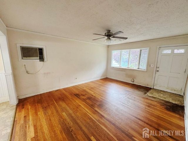 884 Sylvia Place, Woodbridge Proper, NJ 07095