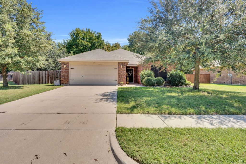 920 New York Avenue, Midlothian, TX 76065