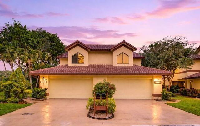 5315 10TH FAIRWAY Drive 2, Delray Beach, FL 33484