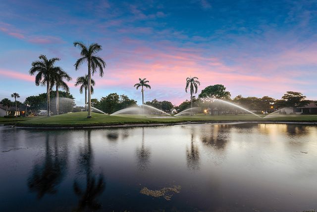 5315 10TH FAIRWAY Drive 2, Delray Beach, FL 33484