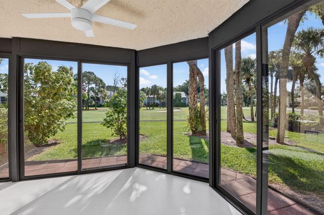 5315 10TH FAIRWAY Drive 2, Delray Beach, FL 33484