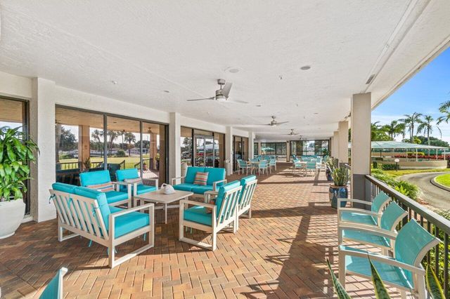 5315 10TH FAIRWAY Drive 2, Delray Beach, FL 33484
