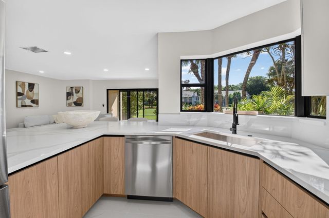 5315 10TH FAIRWAY Drive 2, Delray Beach, FL 33484