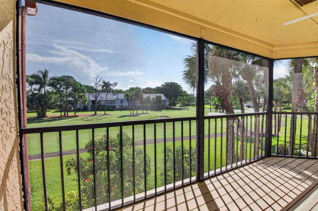 5315 10TH FAIRWAY Drive 2, Delray Beach, FL 33484