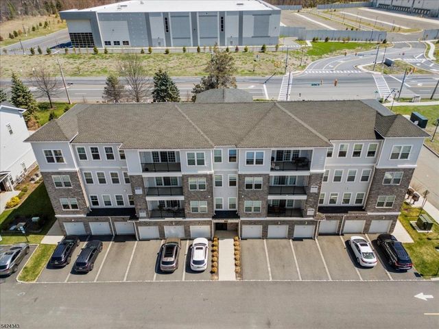 11 Veterans Way 111, Morris Plains Boro, NJ 07950