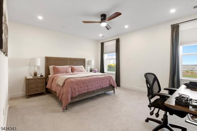 11 Veterans Way 111, Morris Plains Boro, NJ 07950