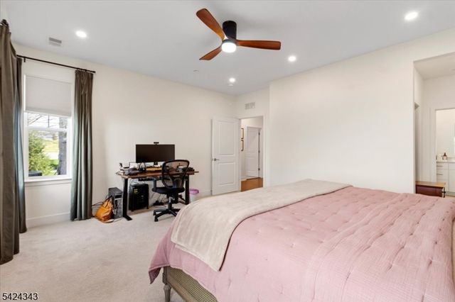 11 Veterans Way 111, Morris Plains Boro, NJ 07950