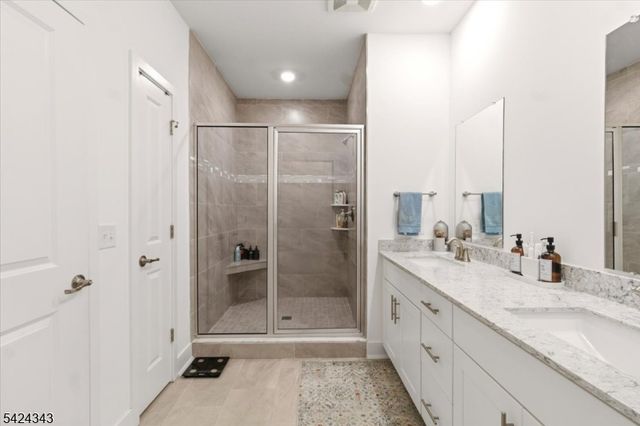 11 Veterans Way 111, Morris Plains Boro, NJ 07950