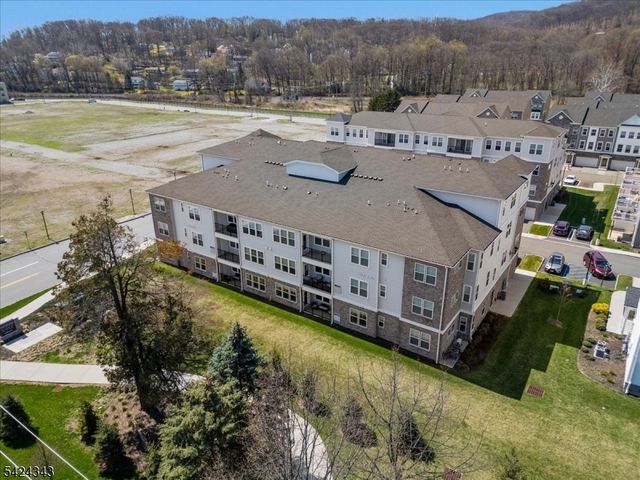 11 Veterans Way 111, Morris Plains Boro, NJ 07950