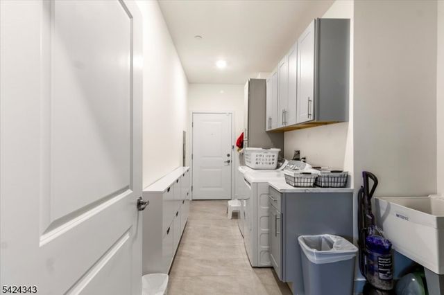 11 Veterans Way 111, Morris Plains Boro, NJ 07950