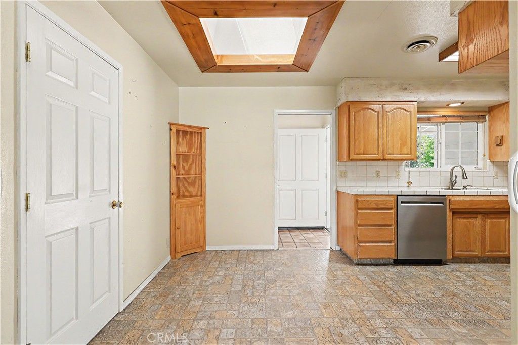 Image 14 of property listing at 3058 El Capitan, Merced, CA 95340