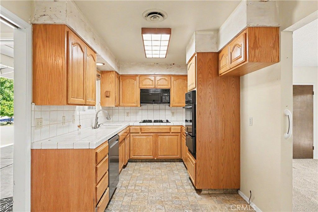 Image 15 of property listing at 3058 El Capitan, Merced, CA 95340