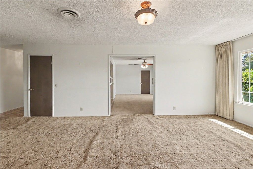 Image 7 of property listing at 3058 El Capitan, Merced, CA 95340