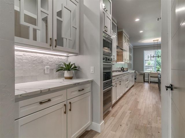 1333 Regency Bridge Circle, Edmond, OK 73034
