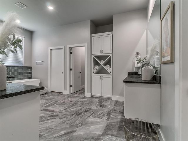 1333 Regency Bridge Circle, Edmond, OK 73034