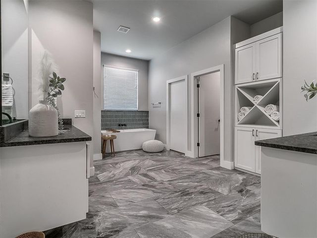 1333 Regency Bridge Circle, Edmond, OK 73034