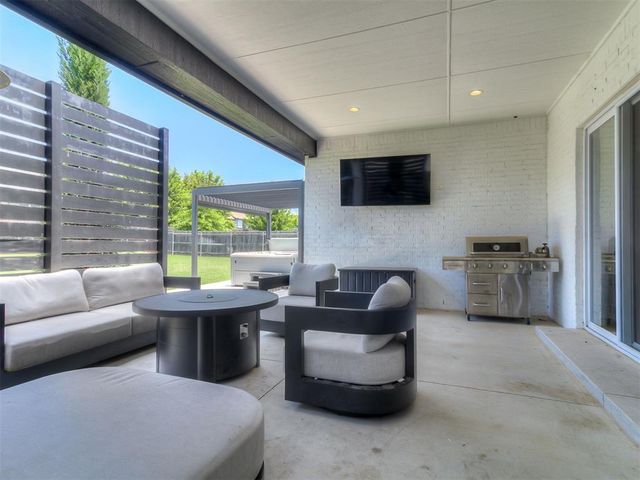 1333 Regency Bridge Circle, Edmond, OK 73034