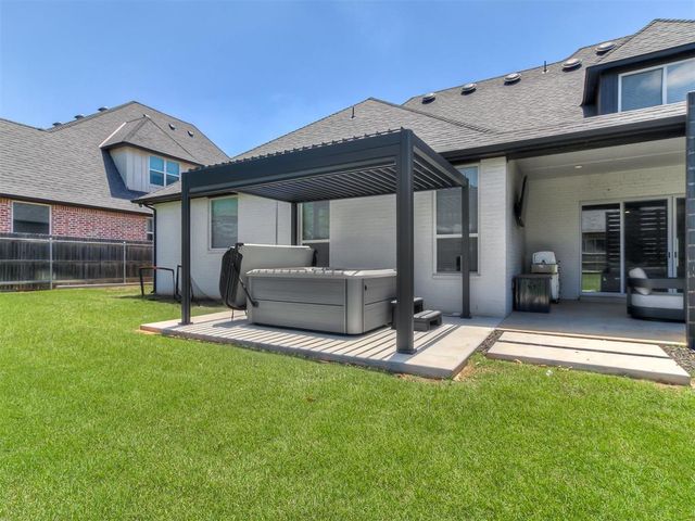 1333 Regency Bridge Circle, Edmond, OK 73034