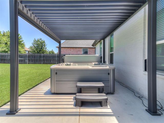 1333 Regency Bridge Circle, Edmond, OK 73034