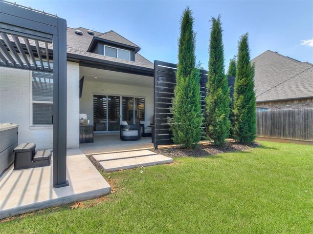 1333 Regency Bridge Circle, Edmond, OK 73034