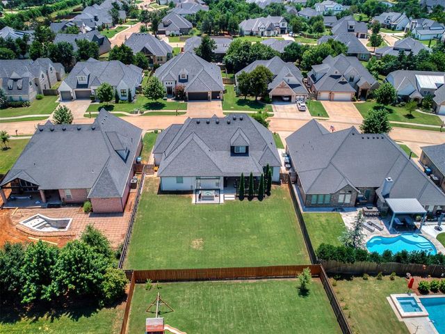 1333 Regency Bridge Circle, Edmond, OK 73034