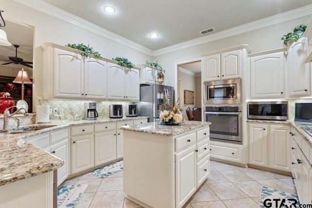 1303 Fairfield Ln, Tyler, TX 75703