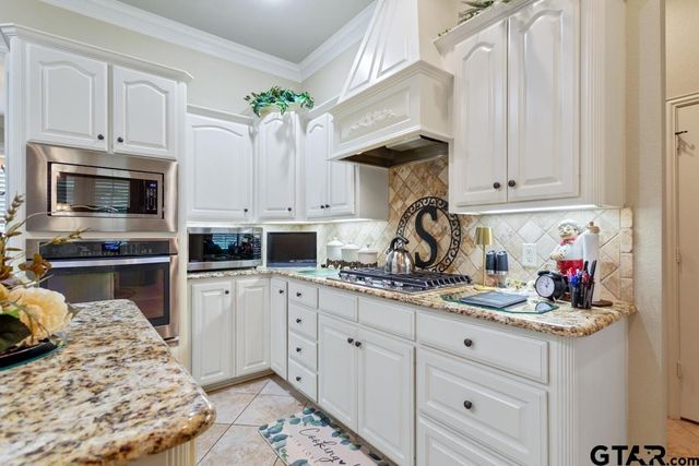 1303 Fairfield Ln, Tyler, TX 75703