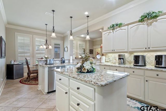 1303 Fairfield Ln, Tyler, TX 75703