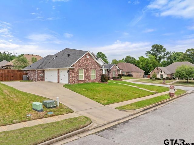 1303 Fairfield Ln, Tyler, TX 75703