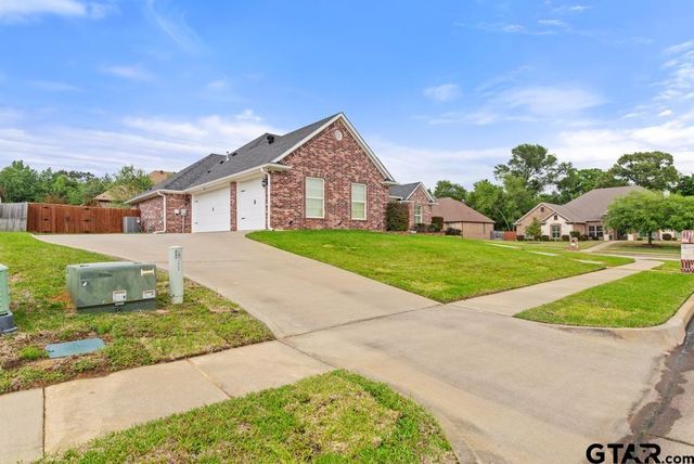 1303 Fairfield Ln, Tyler, TX 75703
