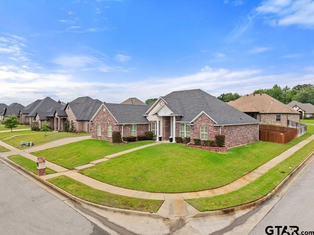 1303 Fairfield Ln, Tyler, TX 75703