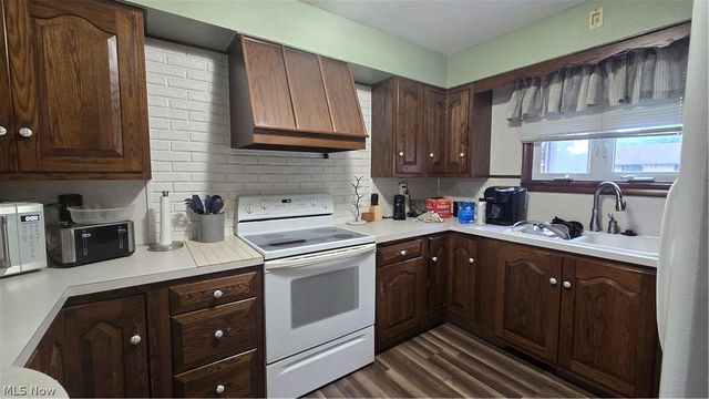 1204 Roseway Avenue SE, Warren, OH 44484