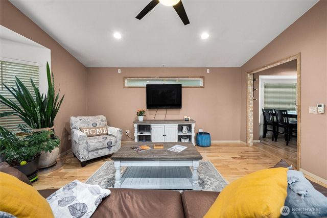 21621 SE 238th Street, Maple Valley, WA 98038