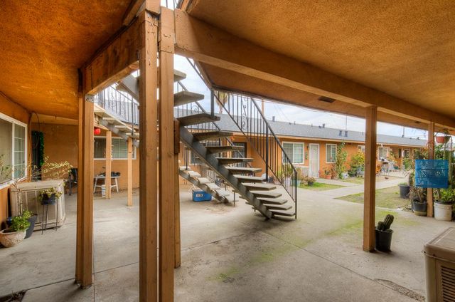 1275 N 8th Street, Fresno, CA 93703