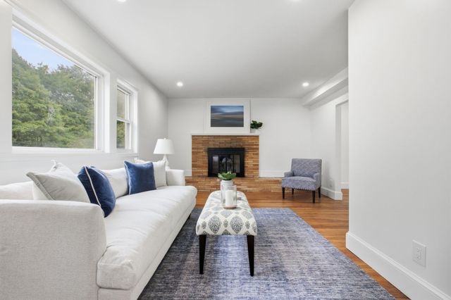 101 Central St, Rockland, MA 02370