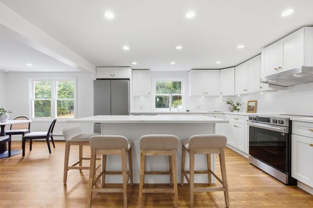 101 Central St, Rockland, MA 02370