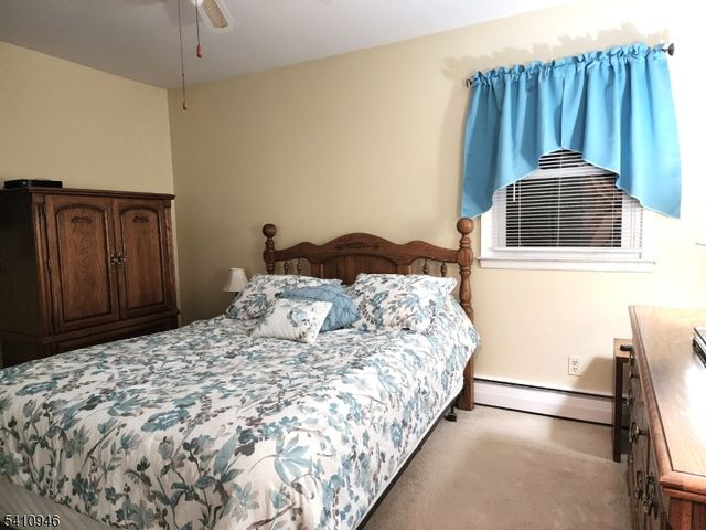 10 Sunrise Ave, Bloomingdale Boro, NJ 07403