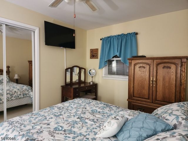 10 Sunrise Ave, Bloomingdale Boro, NJ 07403