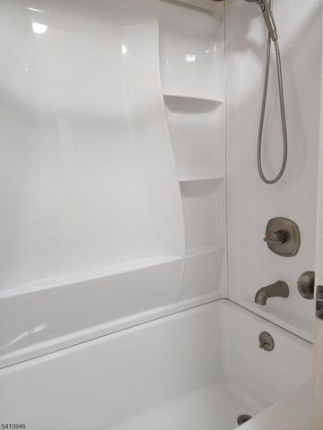 10 Sunrise Ave, Bloomingdale Boro, NJ 07403